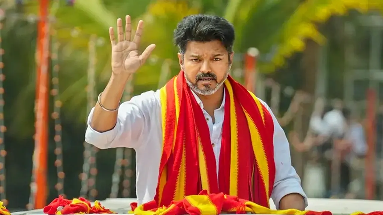 নির্বাচনের আগে পুলিশের মামলায় ফাঁসলেন বিজয়