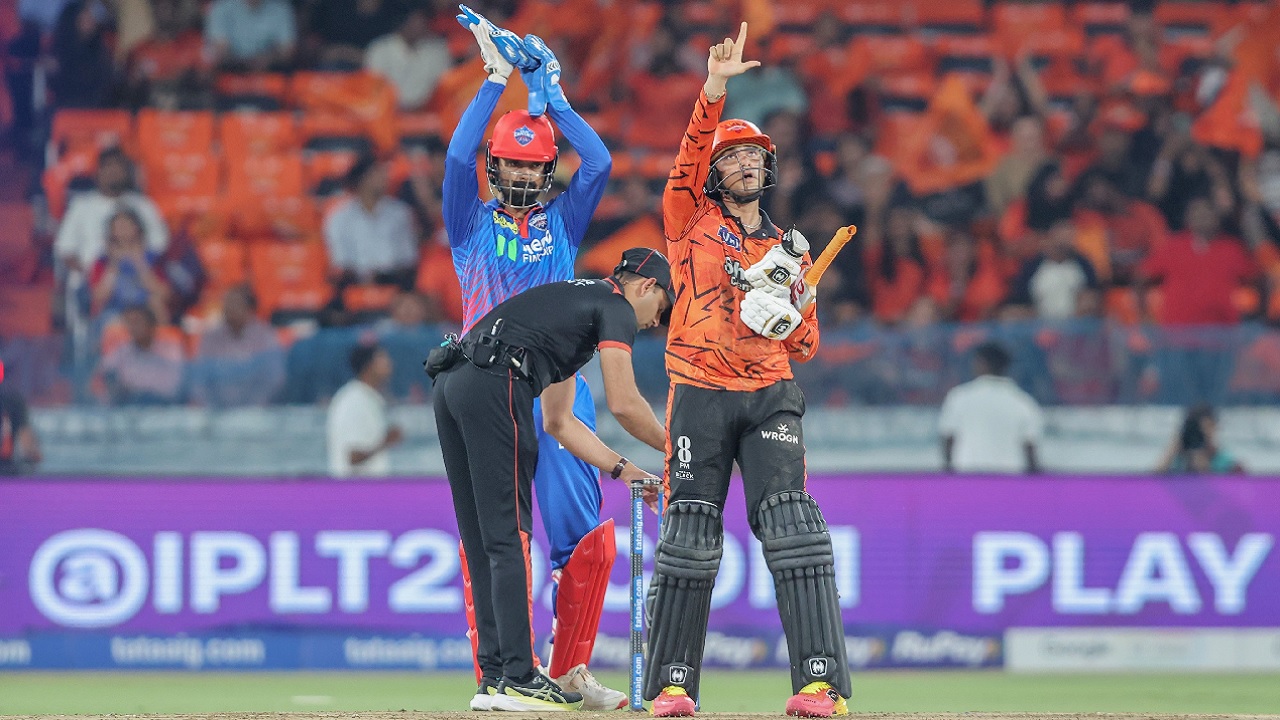 ঝড় তুলে রোহিতকে ছাপিয়ে কোহলিকে ছুঁলেন অভিষেক