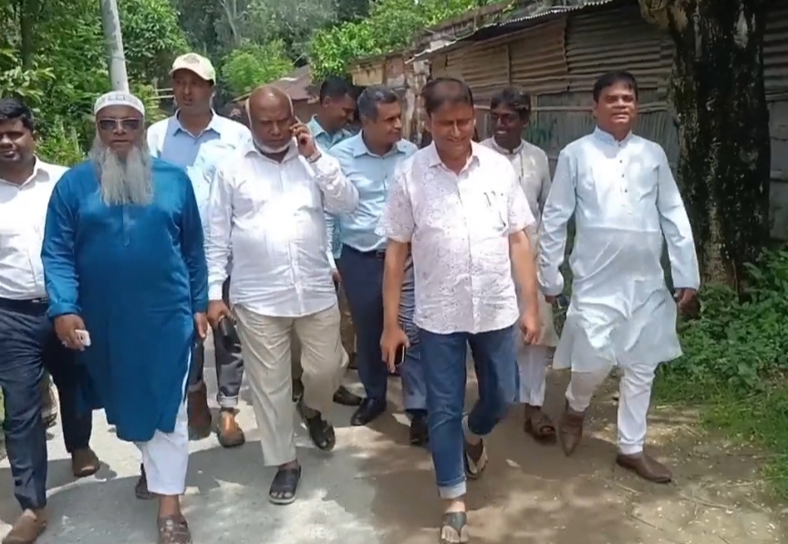 ডাকবাংলো নির্মাণের স্থান পরিদর্শন করলেন নওগাঁ জেলা পরিষদের চেয়ারম্যান