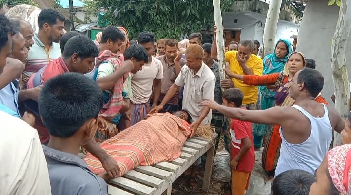 ক্ষেতলালে লাইটের সংযোগ দিতে গিয়ে বিদ্যুৎস্পৃষ্ট হয়ে যুবকের মৃত্যু