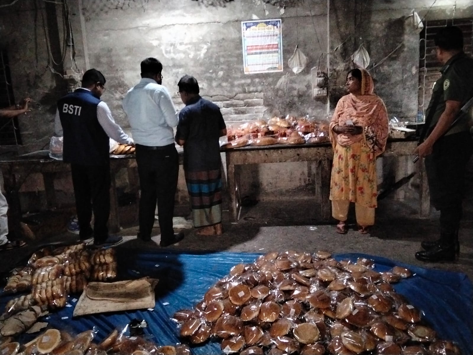 অস্বাস্থ্যকর পরিবেশে খাদ্য উৎপাদন: ক্ষেতলালে বিএসটিআইয়ের অভিযানে দুই বেকারিকে জরিমানা