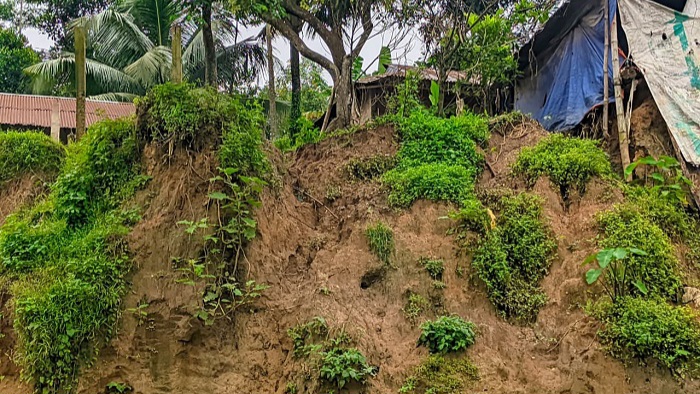 ৫০ হাজার মানুষ মৌলভীবাজারে টিলা ধসের ঝুঁকিতে 