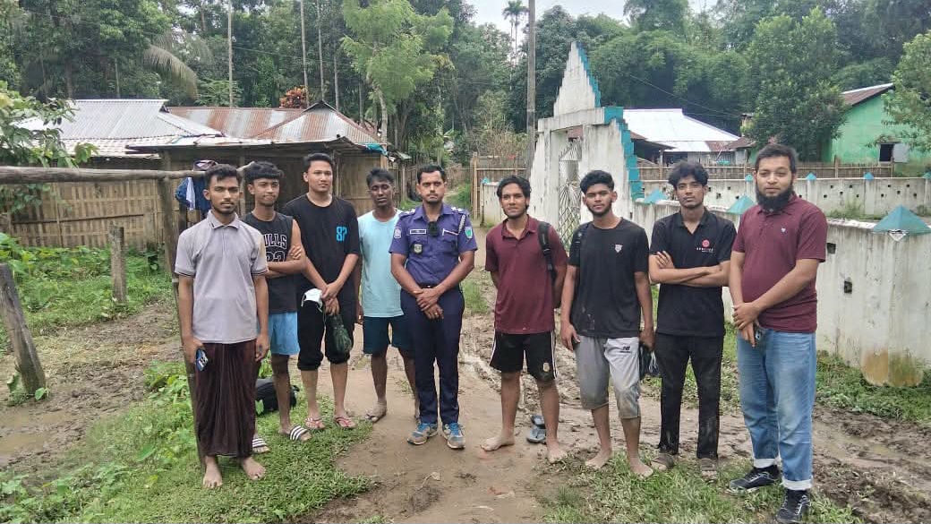 ৯৯৯-এ ফোনে জলপ্রপাতে আটকে পড়া ১০ পর্যটক উদ্ধার