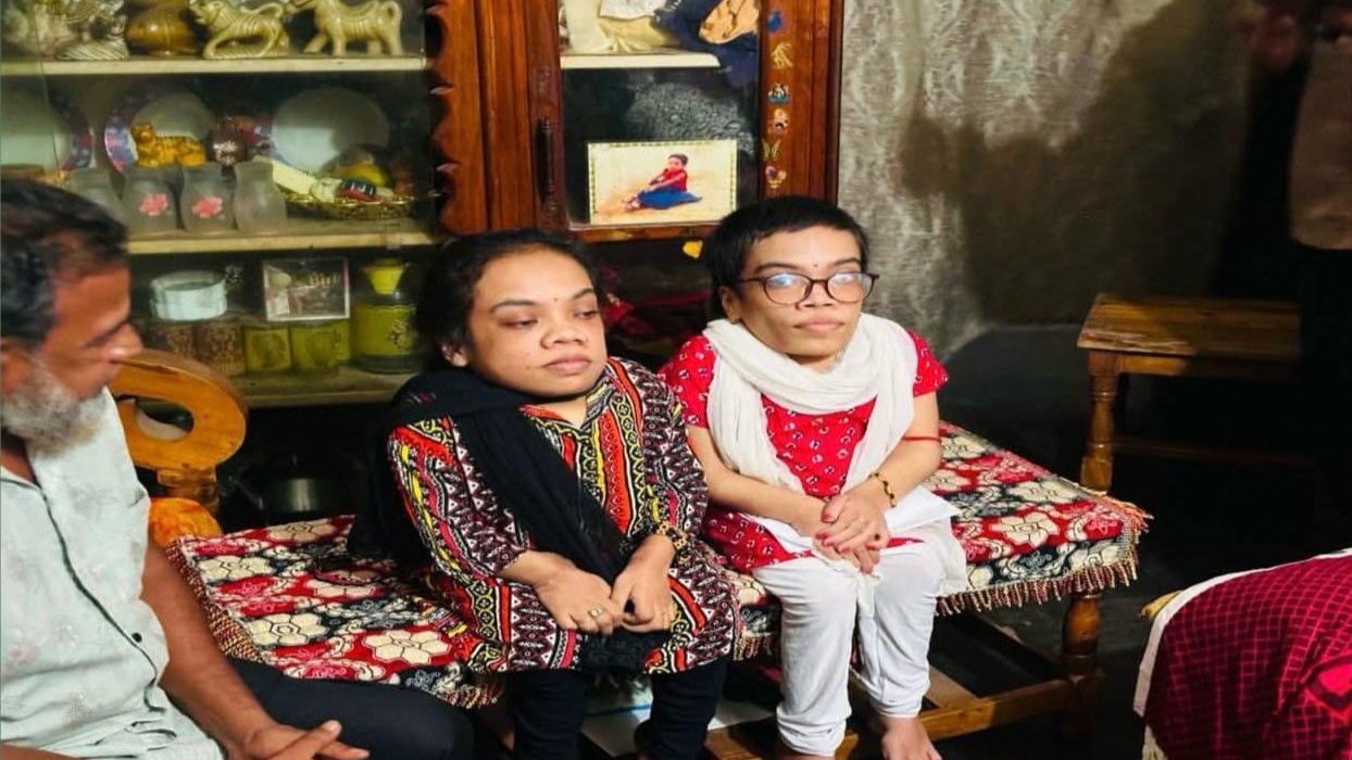 শারীরিক প্রতিবন্ধকতাকে বৃদ্ধাঙ্গুলি দেখিয়ে বিসিএসের স্বপ্নে প্রিয়ন্তী