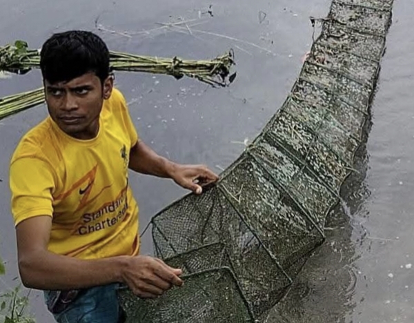 কেশবপুরে অভিযানে অবৈধ চায়না দুয়ারী জাল পুড়িয়ে ধ্বংস