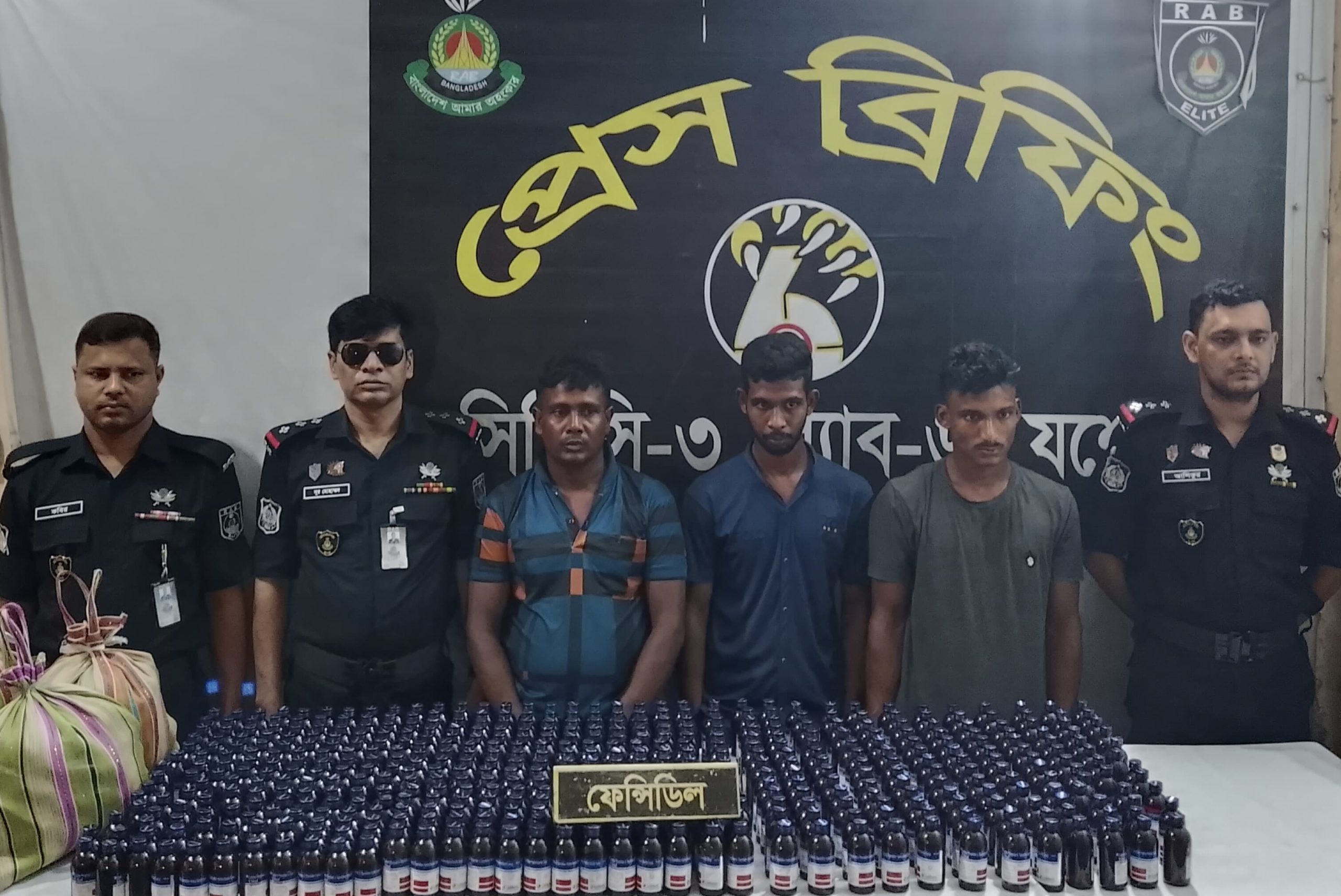 যশোরে বিপুল পরিমাণ ভারতীয় মাদকসহ আটক ৩