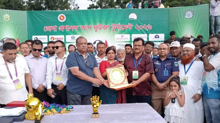 সাতক্ষীরা জেলা প্রশাসক কাপ ফুটবল টুর্নামেন্টের ফাইনাল খেলায় চ্যম্পিয়ন আশাশুনি উপজেলা দল