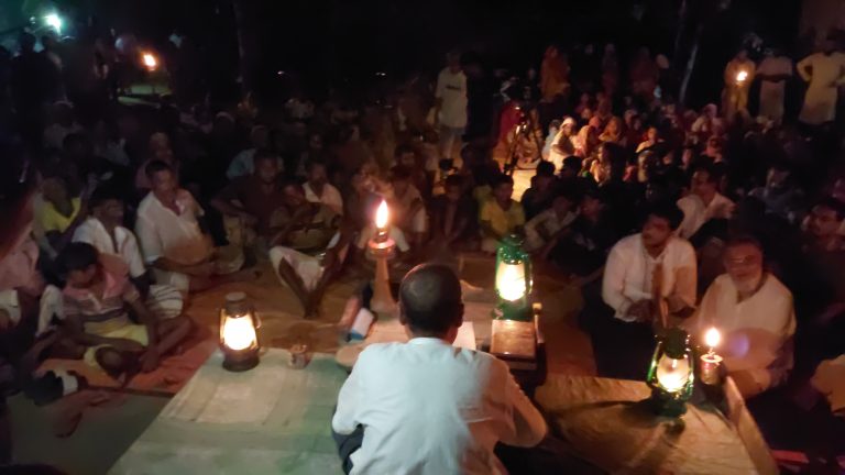 লোকজ ঐতিহ্য চাঁদ কুপি বাতি আর হারিকেনের আলোয় পুঁথি পাঠের আসর