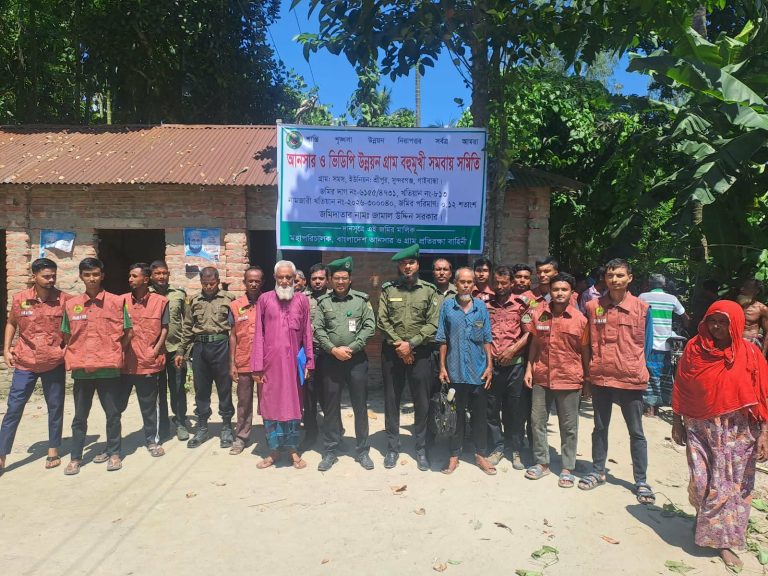 সুন্দরগঞ্জে দখলমুক্ত ১২ শতক আনসার-ভিডিপির জমিতে বৃক্ষরোপণ