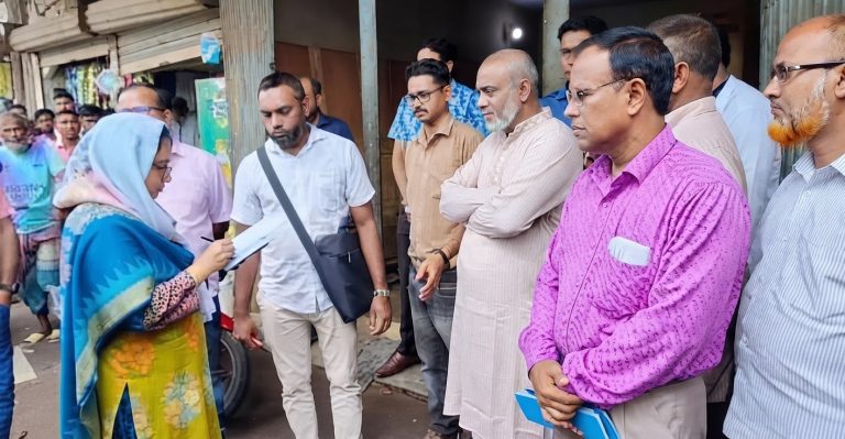 অসুস্থ গরু জবাই, বাজারে বিক্রির আগেই ধরা: মাংস জব্দ, বিক্রেতাকে ২৫ হাজার টাকা জরিমানা