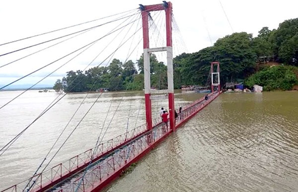 ফের ডুবলো ঝুলন্ত সেতু