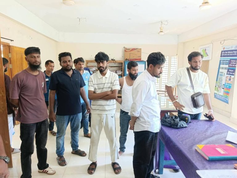 সাজেকে জয় বাংলা স্লােগান দেওয়ায় ৬ পর্যটক আটক