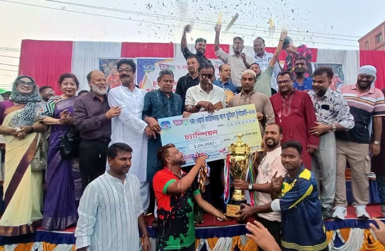 দিনাজপুরে কাউন্সিলর কাপের মুকুট জয় স্পোর্টিং ক্লাবের মাথায়