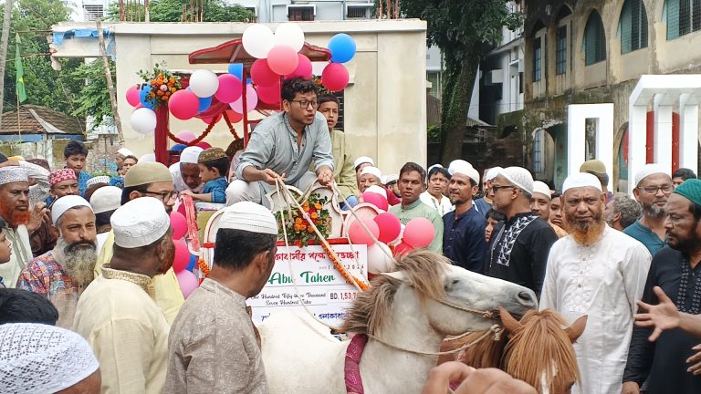 ৪১ বছর মসজিদে দায়িত্ব, ঘোড়ার গাড়িতে প্রবীণ মুয়াজ্জিনকে রাজকীয় বিদায়