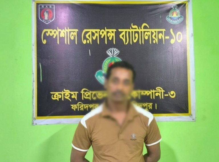ফরিদপুর কোতোয়ালি থানার ডাকাতি মামলার ১৪ বছরের সাজাপ্রাপ্ত আসামি ‘টাকী রিপন’ ঢাকায় গ্রেফতার, ২টি আগ্নেয়াস্ত্র উদ্ধার