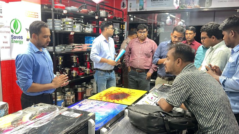 ফরিদপুরের নগরকান্দায় বিদ্যুৎ সাশ্রয়ে সরকারি নির্দেশ অমান্য করায় ৭ ব্যবসায়ীকে জরিমানা