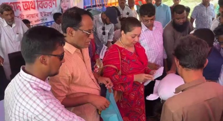 ফরিদপুরে নদীভাঙনে ক্ষতিগ্রস্ত অসহায় পরিবারগুলোর মাঝে ত্রাণসামগ্রী ও আর্থিক সহায়তা প্রদান