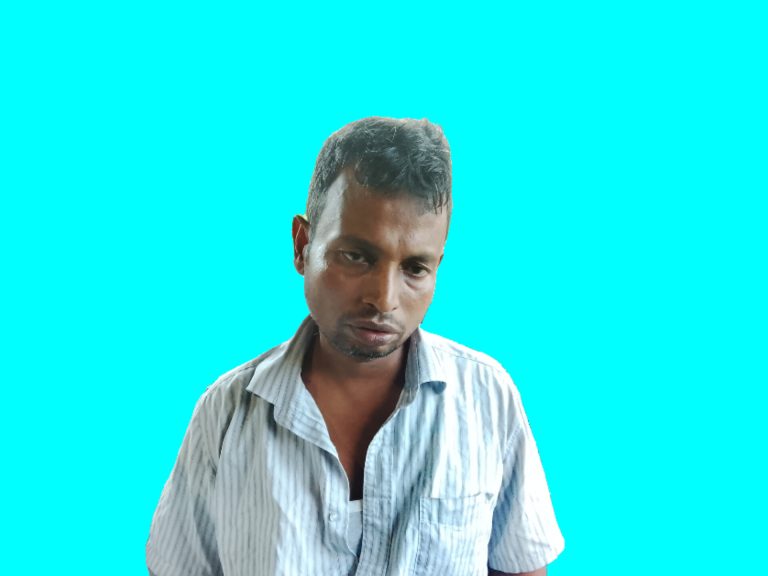 সন্তানদের জন্য বাঁচতে চান মিলন নামের এক অসহায় বাবা 