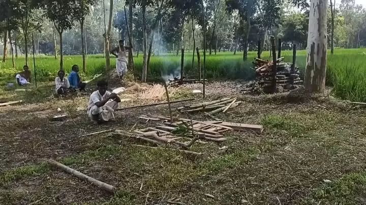 স্বামীর মৃত্যুর কয়েক ঘণ্টা পর স্ত্রীর মৃত্যু, পাশাপাশি চিতায় দাহ