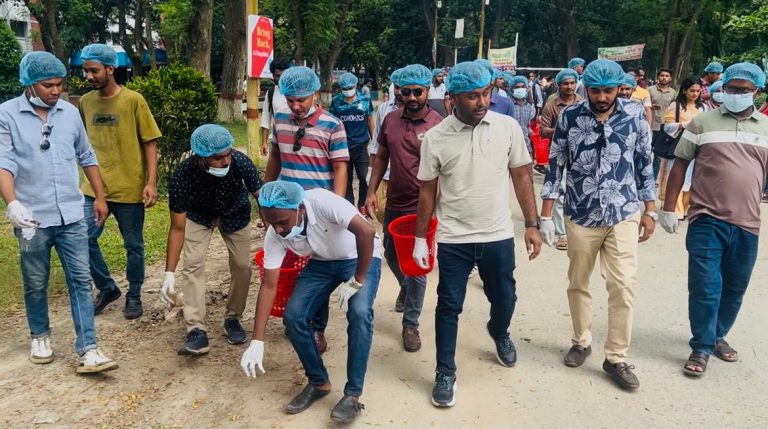 ডেঙ্গু প্রতিরোধে ইবি ছাত্রদলের পরিচ্ছন্নতা অভিযান