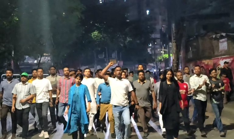 নিষিদ্ধ ঘোষিত আওয়ামী লীগের ‘লকডাউন’ কর্মসূচির প্রতিবাদে জবি ছাত্রদলের যুগ্ম আহ্বায়ক রুমির নেতৃত্বে বিক্ষোভ