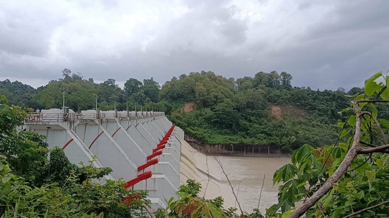 ফের কাপ্তাই বাঁধের জলকপাট খুলে ছাড়া হচ্ছে পানি