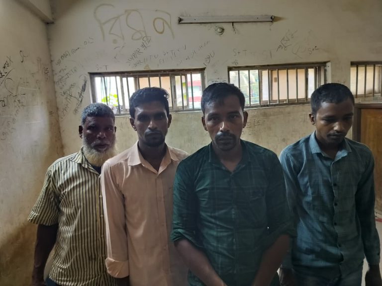 নোয়াখালীতে ডাকাতির প্রস্তুতিকালে গ্রেপ্তার ৬
