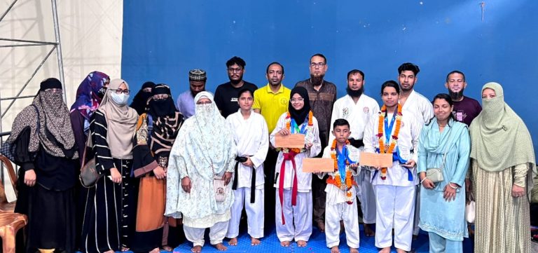 ফেনী ড্রাগন কারাতে অ্যাসোসিয়েশনের পক্ষ থেকে পদকজয়ীদের সংবর্ধনা