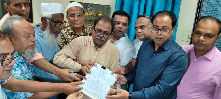 ঠাকুরগাঁও-১ উপনির্বাচন: রাষ্ট্রপতি মির্জা ফখরুলের ছোট ভাই মির্জা ফয়সল মনোনয়নপত্র জমা দিলেন