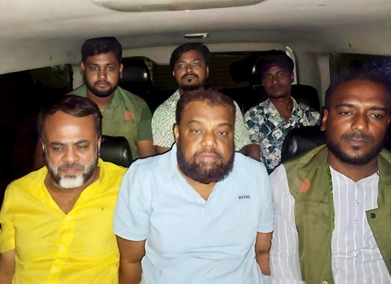 কক্সবাজারে আত্মগোপনে থাকা বগুড়া স্বেচ্ছাসেবক লীগ সভাপতি ভিপি শাহীন আটক