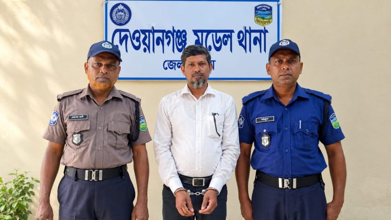 বিস্ফোরক মামলায় আওয়ামী আইনজীবী গ্রেপ্তার