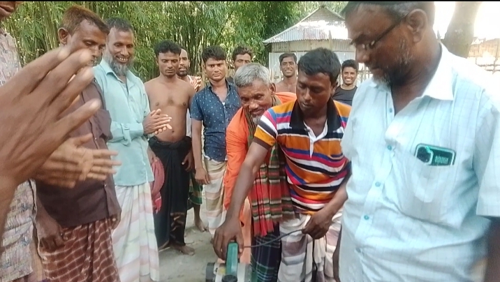 কুড়িগ্রামের ভোগডাঙ্গায় ঐতিহ্যবাহী নৌকা খেলার নৌকা তৈরির উদ্বোধন