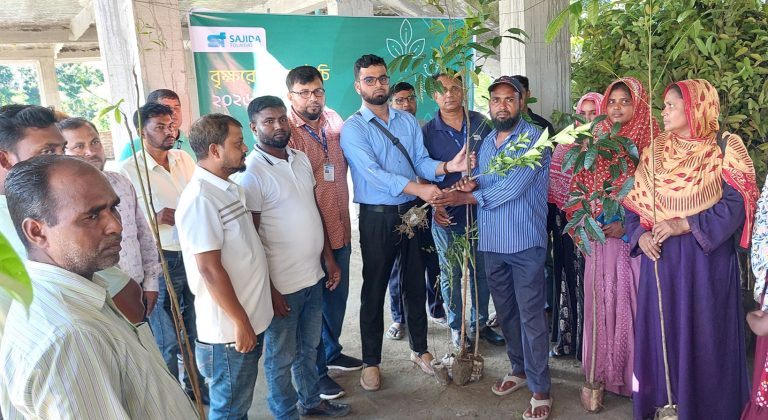 ঈশ্বরদীতে সাজেদা ফাউন্ডেশনের উদ্যোগে ৮ শতাধিক গাছের চারা বিতরণ