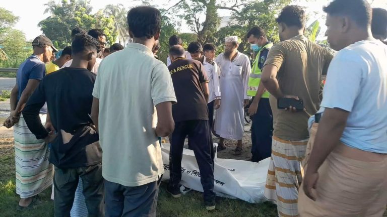ঈশ্বরদীতে বাস চাপায় প্রাণ গেল মোটরসাইকেল আরোহী এনজিও কর্মীর