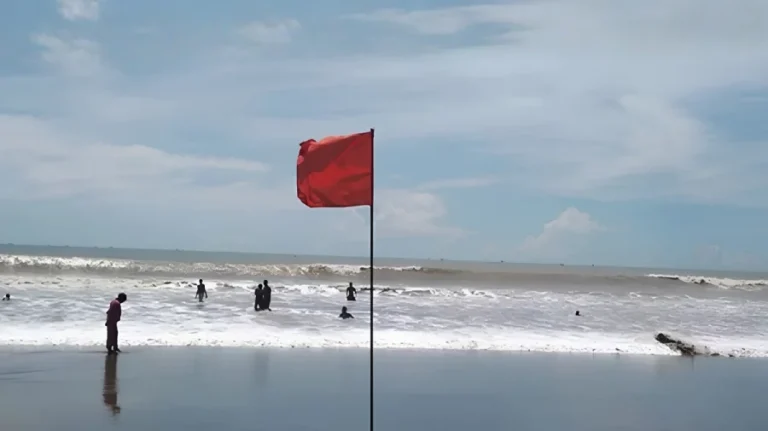 বঙ্গোপসাগরে লঘুচাপ, চার সমুদ্রবন্দরে ৩ নম্বর সতর্কসংকেত