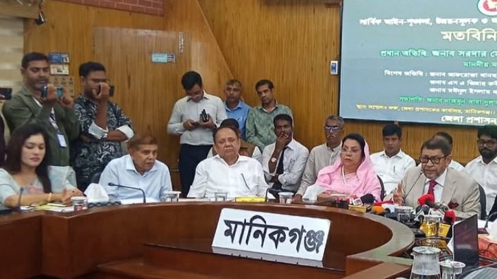৩ মিনিটে স্বাস্থ্যমন্ত্রীকে ৮১ বার ‘স্যার’ বললেন সিভিল সার্জন