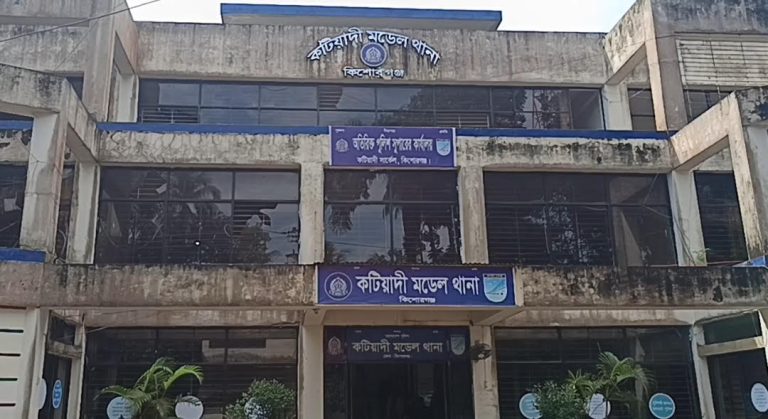 কটিয়াদীতে বিদ্যুৎস্পৃষ্টে কিশোরীর মৃত্যু,বাঁচাতে গিয়ে মা-দাদি আহত
