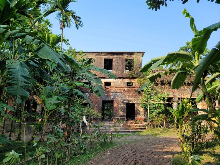 নেত্রকোনায় জৌলুস হারাচ্ছে ঐতিহ্যবাহী নলিনীরঞ্জন সরকারের পৈতৃক বাড়ি