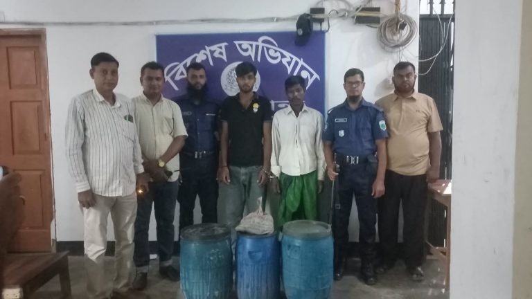 মান্দায় ১৫০ লিটার চোলাই মদ ও মদ তৈরির উপকরণসহ গ্রেপ্তার ২ নওগাঁ প্রতিনিধি: নূরুন নবী