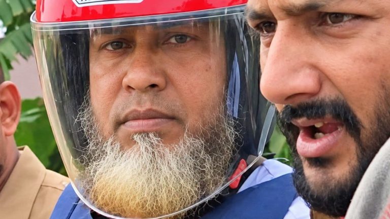 শিশুকে ধর্ষণচেষ্টার অভিযোগে জুতো ব্যবসায়ীকে পুলিশে সোপর্দ