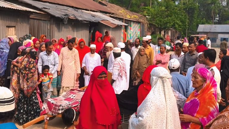 স্বজনদের আহাজারিতে বেদনাতুর পরিবেশ, স্বান্তনা দেবার ভাষা নেই কারও!