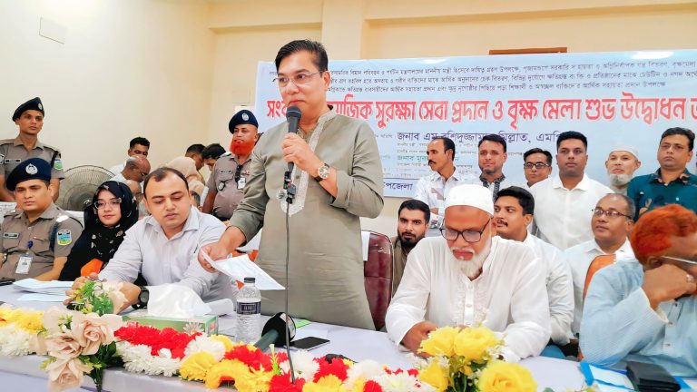সাংবাদিকদের বস্তুনিষ্ঠ সংবাদ পরিবেশনের মাধ্যমে অপতথ্য রুখতে হবে: পর্যটন মন্ত্রী