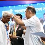 মাত্র ১ টাকায় অর্ধশতাব্দীর শিক্ষাসেবা—রাষ্ট্রীয় সম্মাননায় গাইবান্ধার ‘এক টাকার মাস্টার’ লুৎফুর রহমান