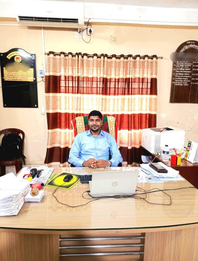 সাদুল্লাপুর নির্বাচন অফিসে অধিকাংশ সেবা বিনামূল্যে, দালাল ছাড়াই মিলছে নাগরিক সেবা