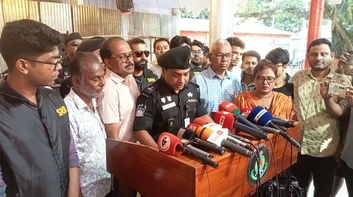 গাইবান্ধায় দুর্গাপূজার নিরাপত্তায় কঠোর অবস্থানে এসআরবি