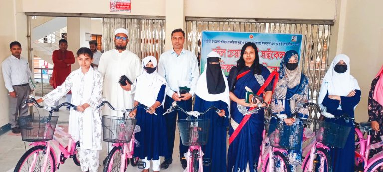 জয়পুরহাটের পাঁচবিবিতে অসচ্ছল শিক্ষার্থীদের মাঝে বাইসাইকেল ও অসহায় ব্যক্তিকে হুইল চেয়ার বিতরণ