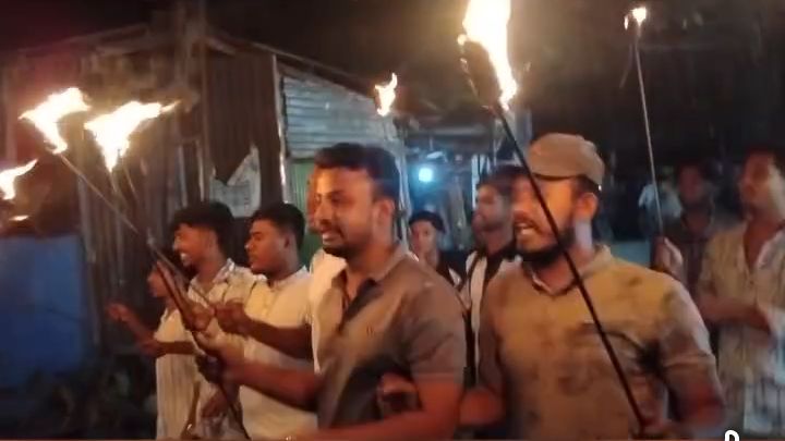 এমপি সেলিমকে লিগ্যাল  নোটিশ পাঠানোর প্রতিবাদে রামগঞ্জে ছাত্রদলের মশাল মিছিল 