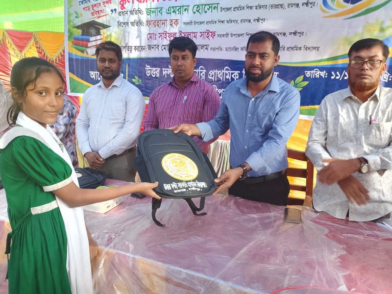 রামগঞ্জে শিক্ষার্থীদের মাঝে শিক্ষা উপকরণ বিতরণ