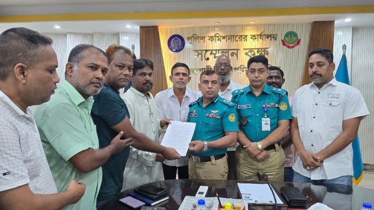 রাজশাহীতে ‘অপ-সাংবাদিকতা’ বন্ধে ব্যবস্থা চেয়ে ভূমিমন্ত্রীর হস্তক্ষেপ কামনা