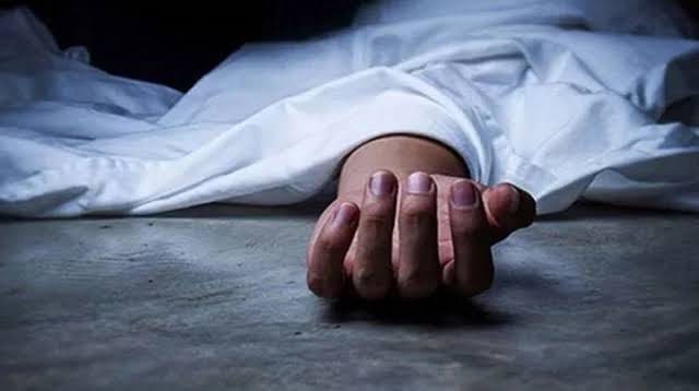 রেললাইনের পাশে নবজাতকের মৃত দেহ